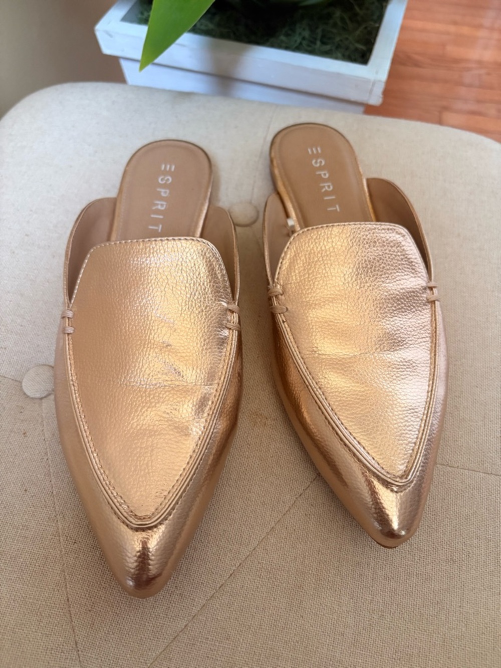 Sprit  Women's Metallic Rose Gold Pointed-Toe Mules